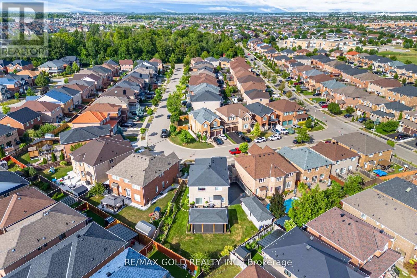 10 Cloverlawn Street, Brampton (Fletcher's Meadow), Ontario  L7A 3X5 - Photo 48 - W12495784