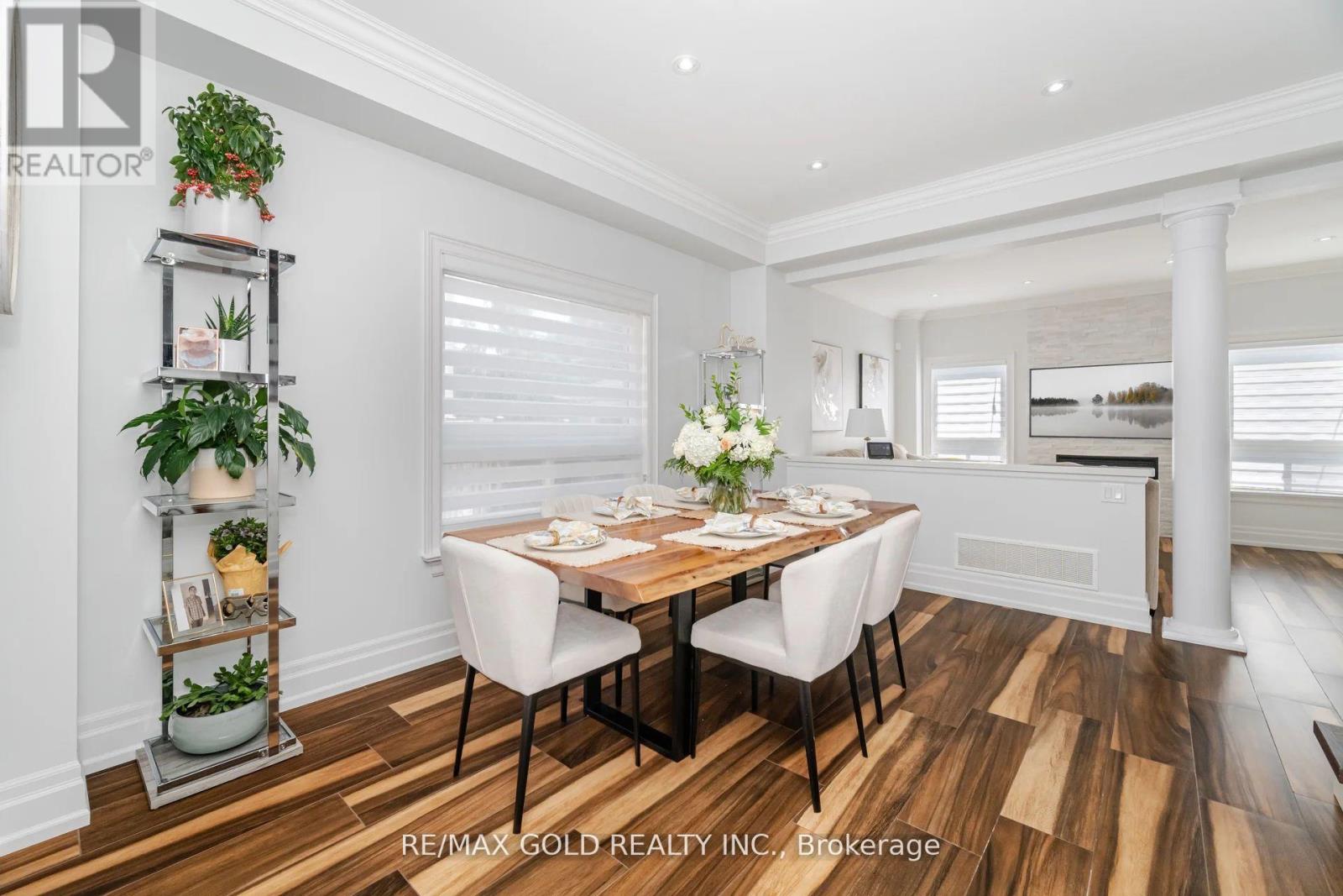 10 Cloverlawn Street, Brampton (Fletcher's Meadow), Ontario  L7A 3X5 - Photo 6 - W12495784