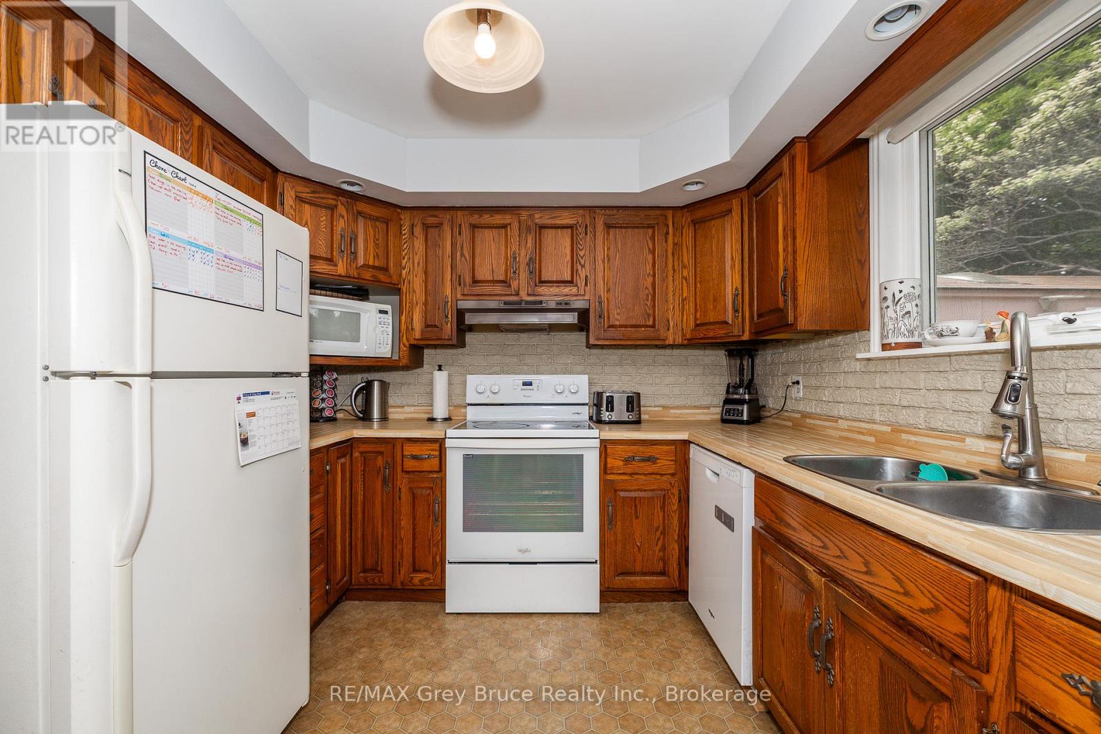 206 6th Avenue E, Owen Sound, Ontario  N4K 2T3 - Photo 8 - X12496056