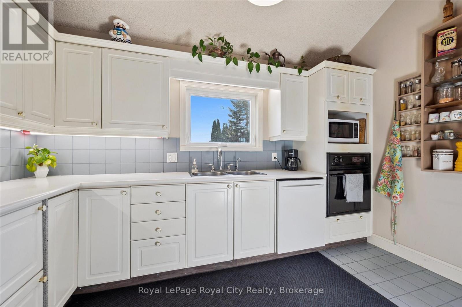 8060 Wellington Rd 18 Road, Centre Wellington, Ontario  N1M 2W5 - Photo 15 - X12496076