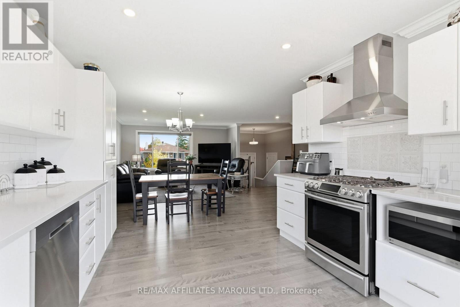 111 Leonia Street, Cornwall, Ontario  K6H 5L8 - Photo 10 - X12495850