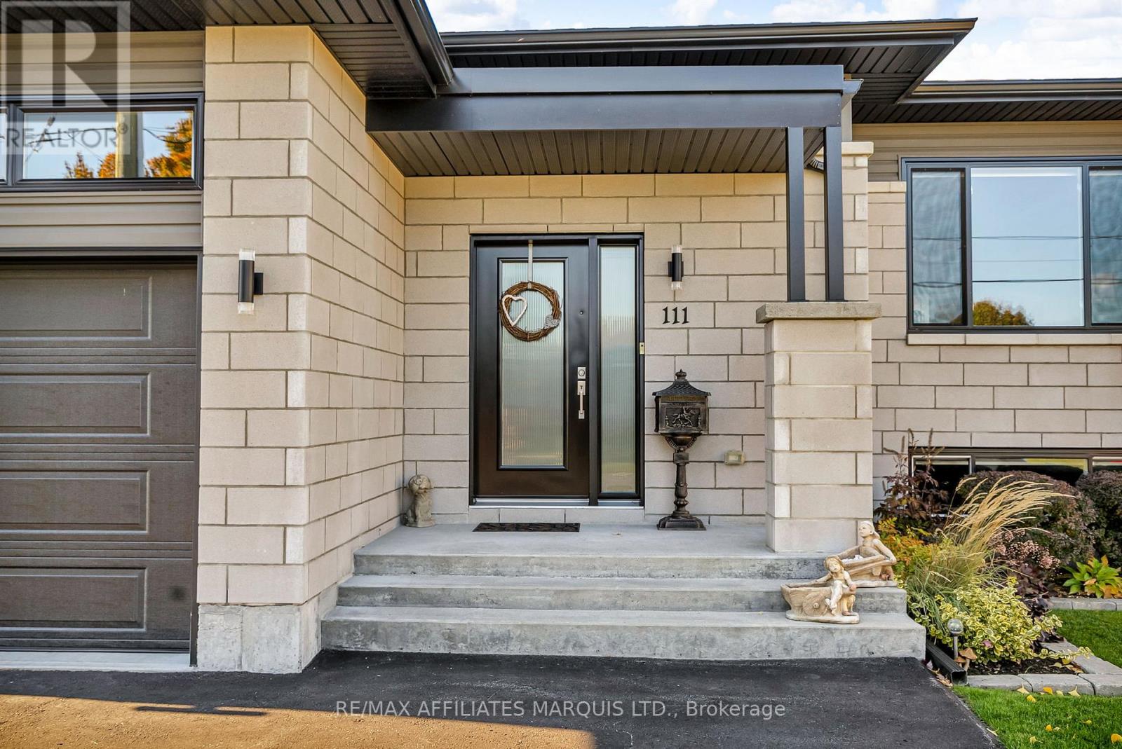 111 Leonia Street, Cornwall, Ontario  K6H 5L8 - Photo 2 - X12495850