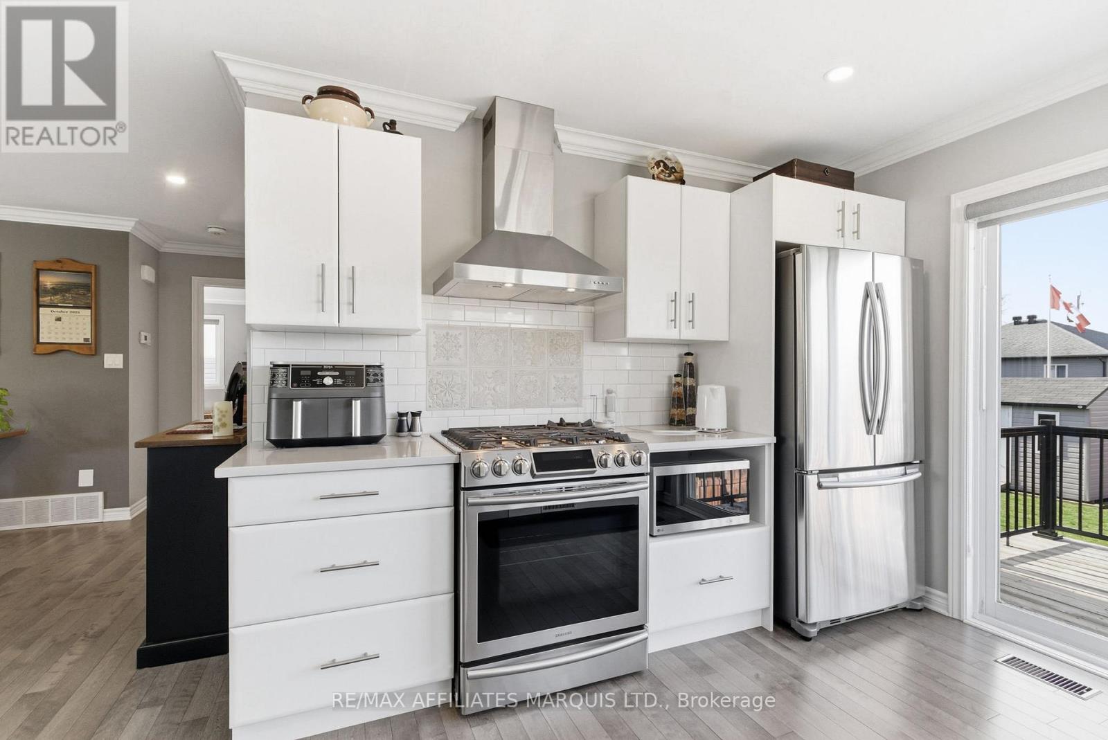 111 Leonia Street, Cornwall, Ontario  K6H 5L8 - Photo 9 - X12495850