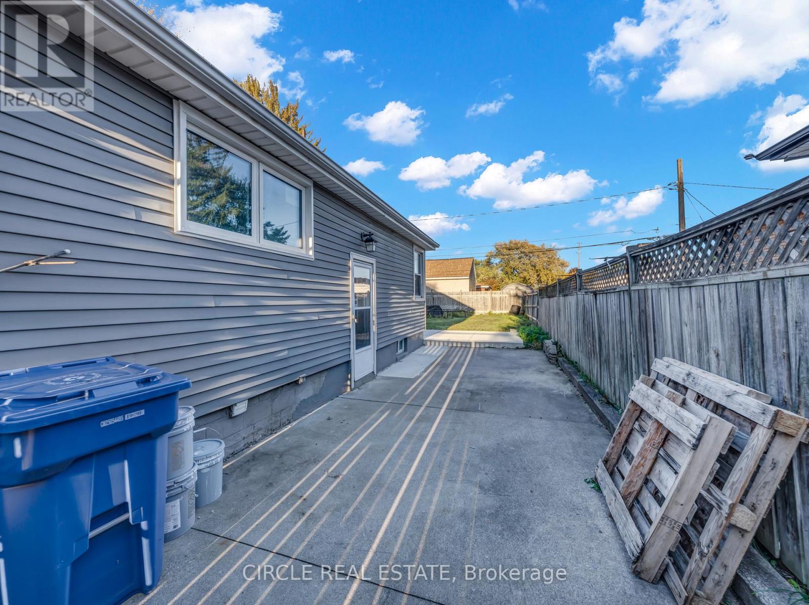 2616 Tourangeau Road, Windsor, Ontario  N8W 4N9 - Photo 36 - X12495820