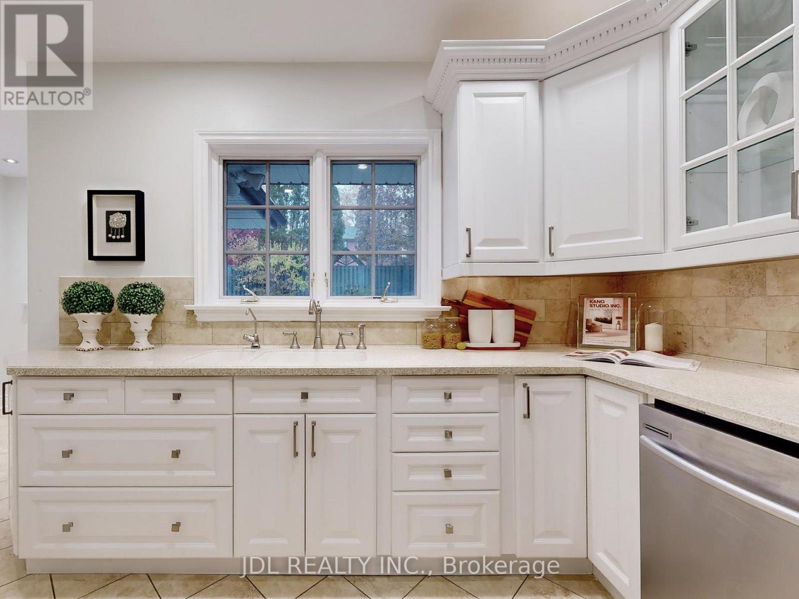 530 Blythwood Road, Toronto, Ontario  M4N 1B3 - Photo 7 - C12495832