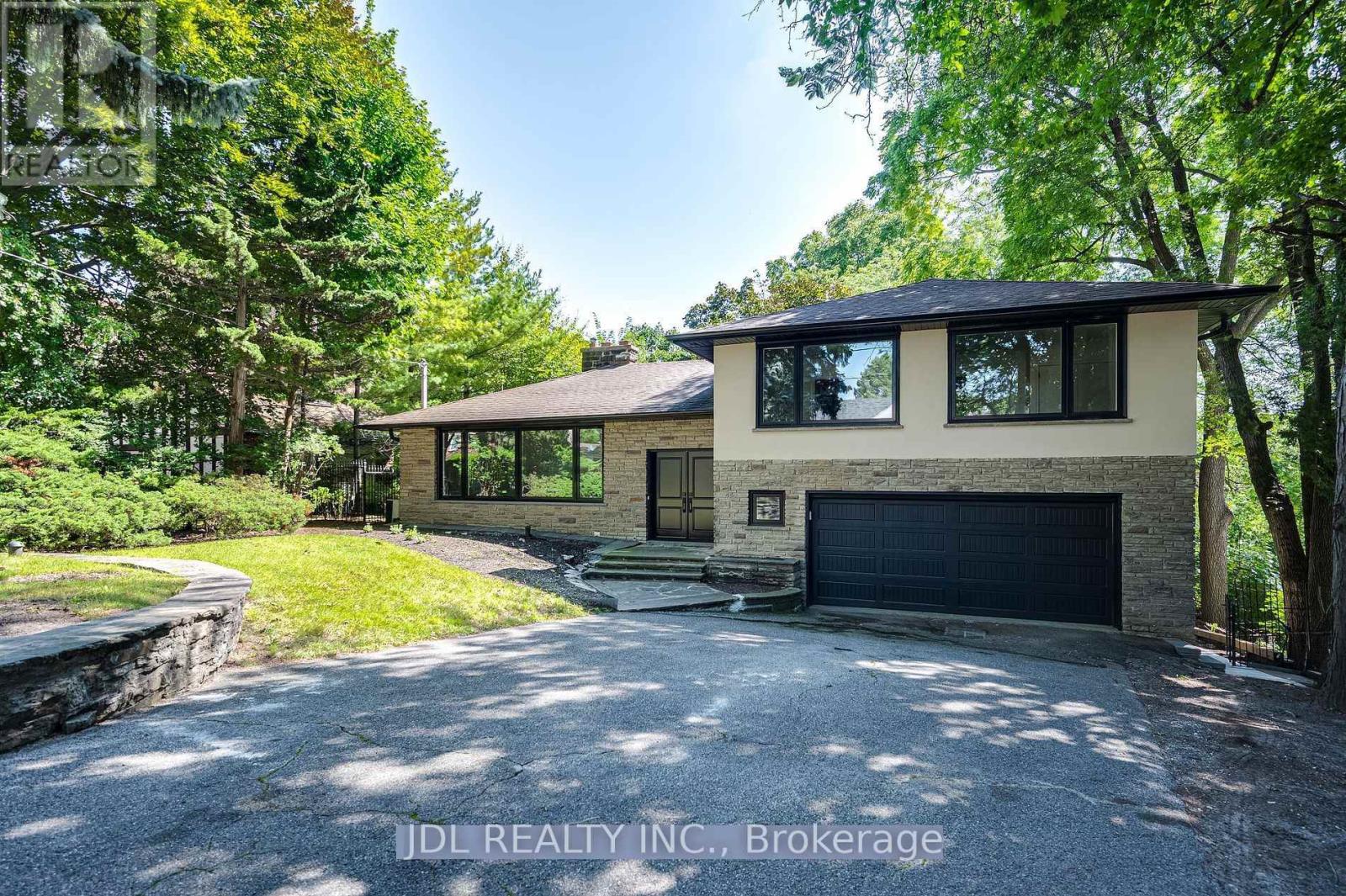 537 BLYTHWOOD ROAD, Toronto, Ontario