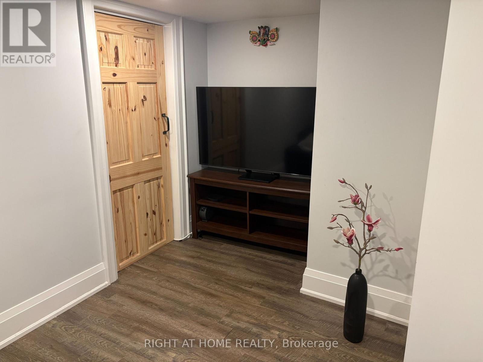 Lower - 39 Amherst Avenue, Toronto, Ontario  M6E 1Z2 - Photo 10 - C12495872