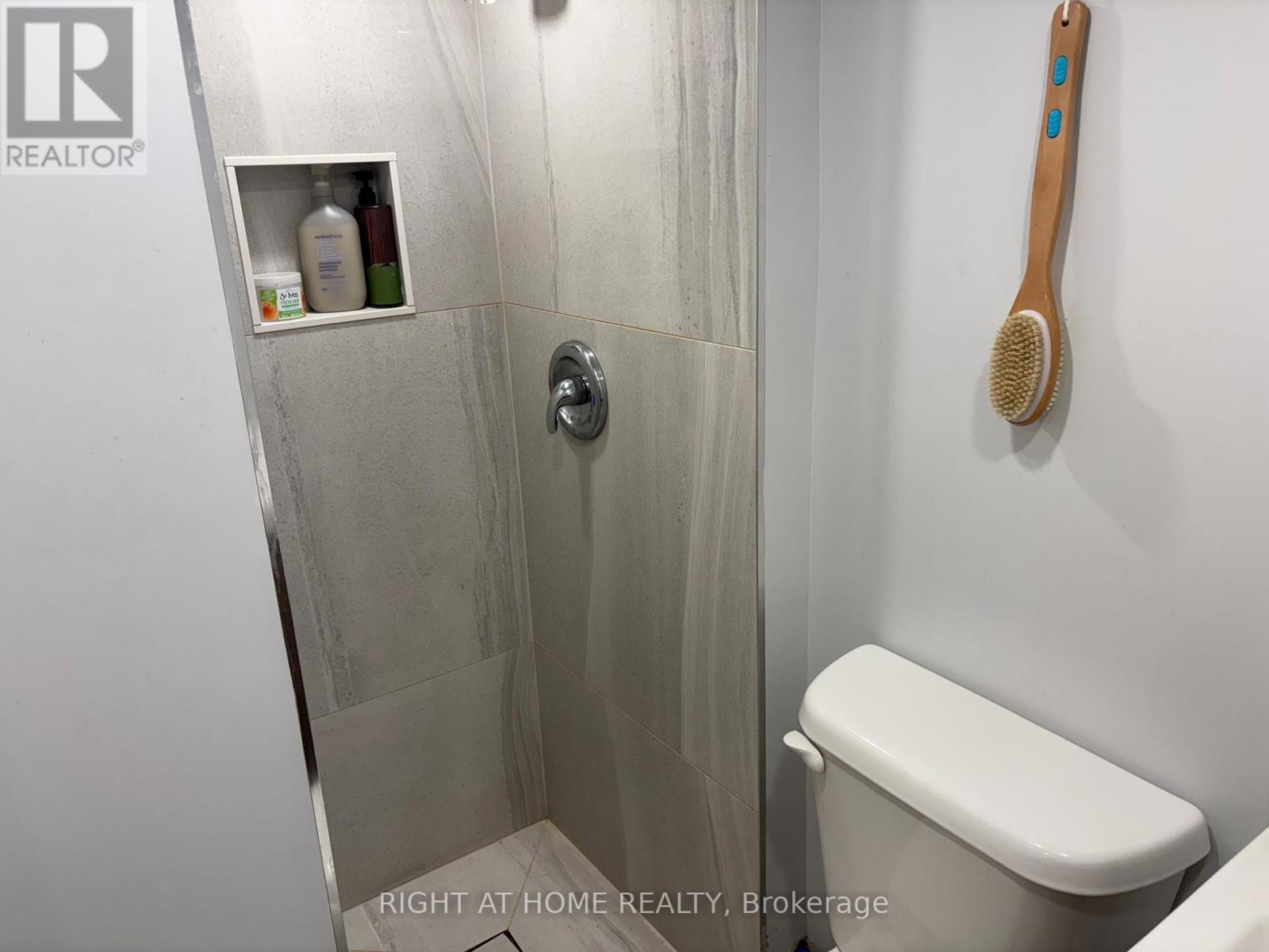 Lower - 39 Amherst Avenue, Toronto, Ontario  M6E 1Z2 - Photo 11 - C12495872