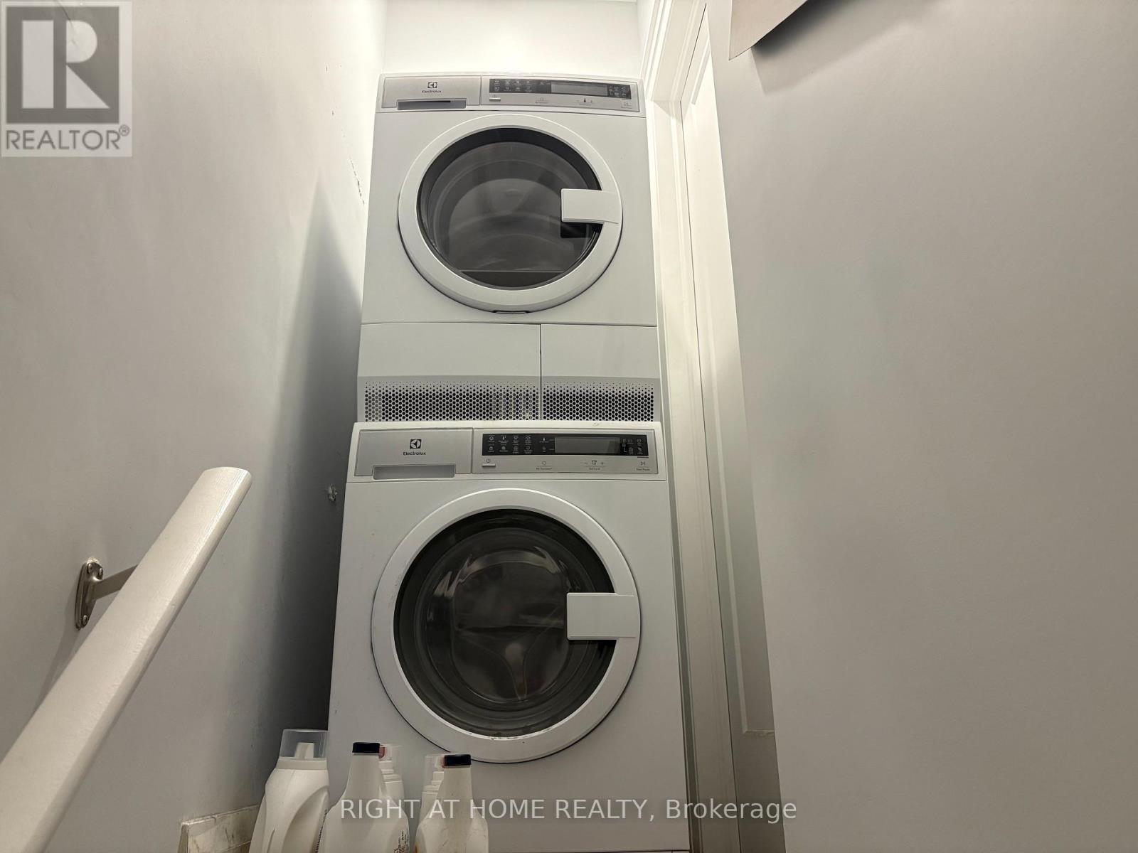 Lower - 39 Amherst Avenue, Toronto, Ontario  M6E 1Z2 - Photo 13 - C12495872