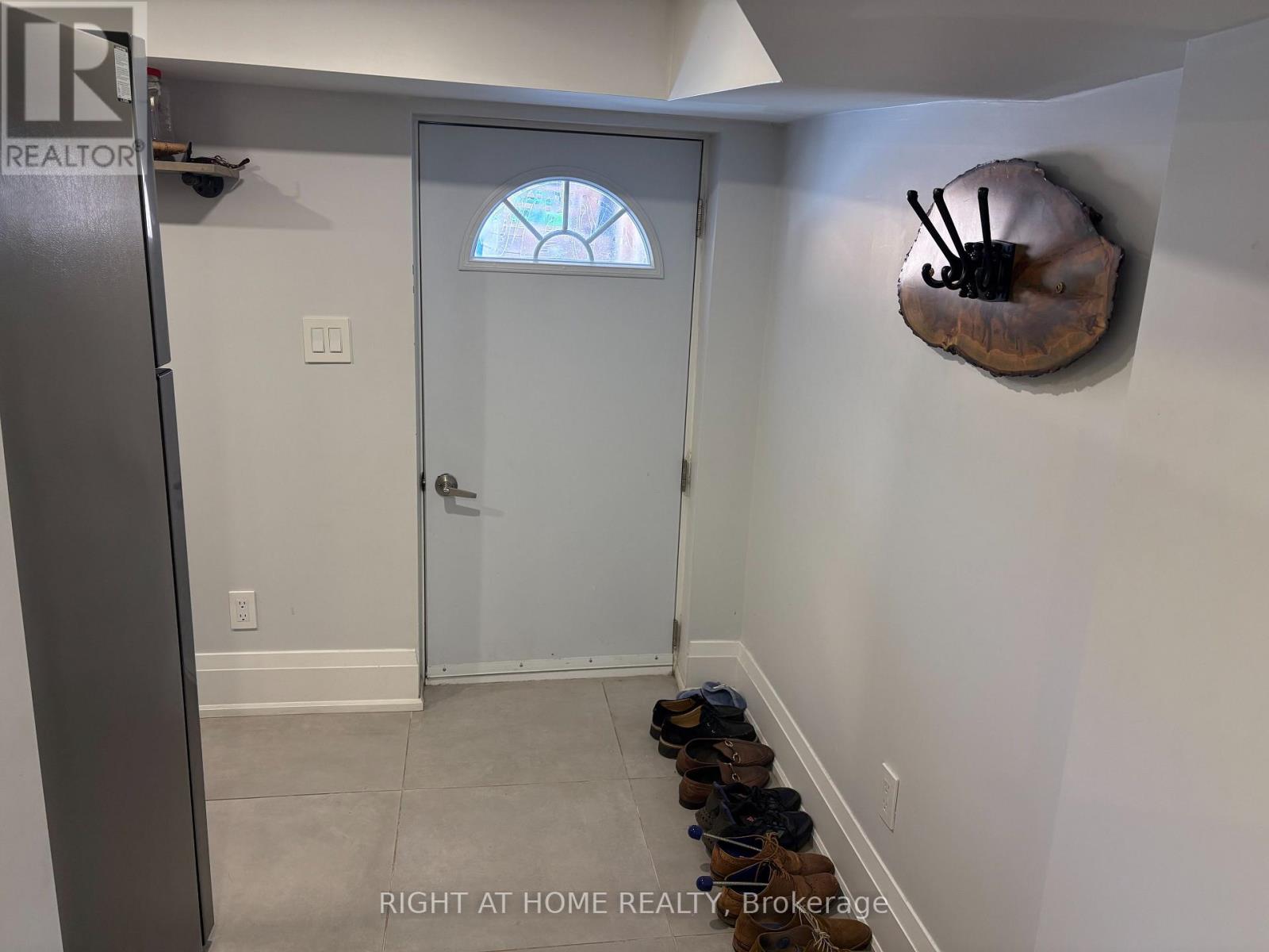 Lower - 39 Amherst Avenue, Toronto, Ontario  M6E 1Z2 - Photo 14 - C12495872