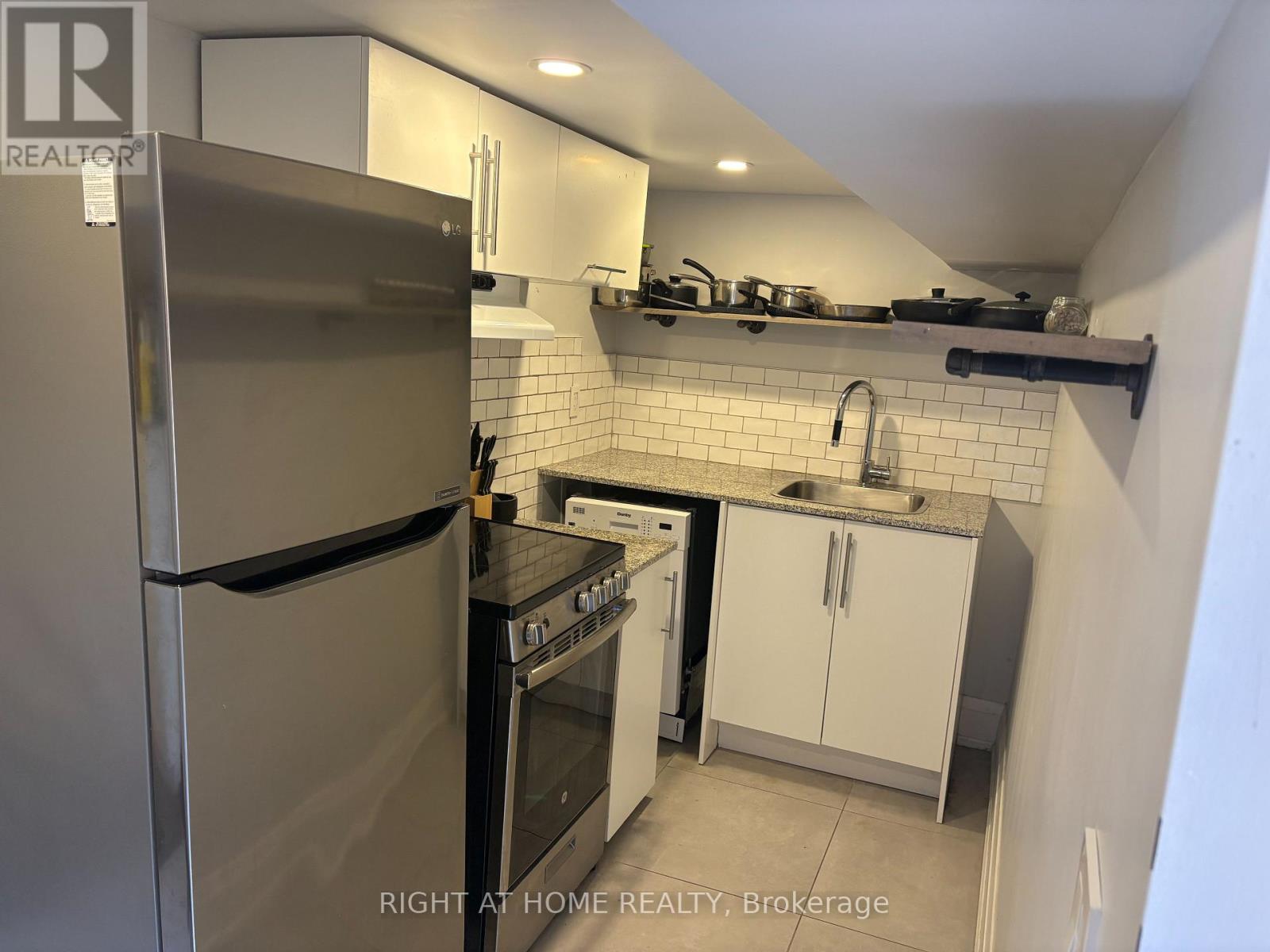 Lower - 39 Amherst Avenue, Toronto, Ontario  M6E 1Z2 - Photo 3 - C12495872