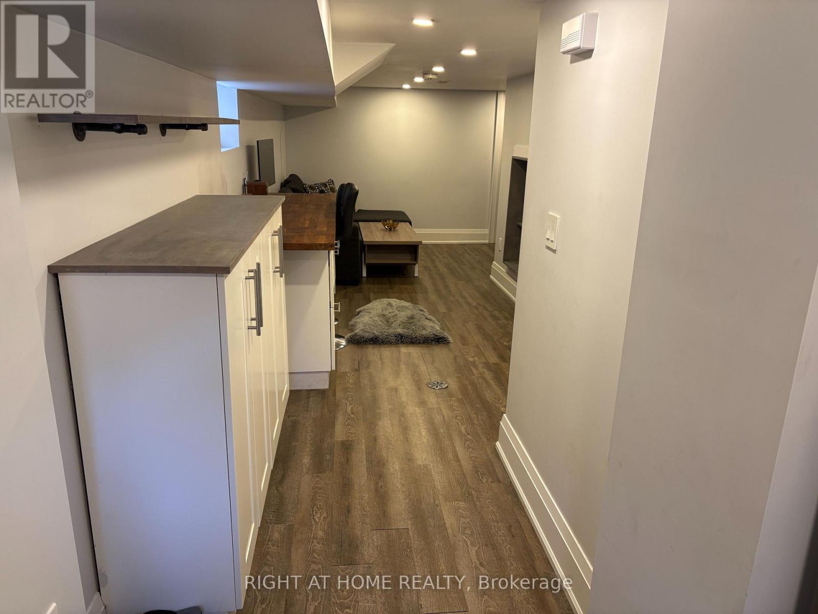 Lower - 39 Amherst Avenue, Toronto, Ontario  M6E 1Z2 - Photo 5 - C12495872