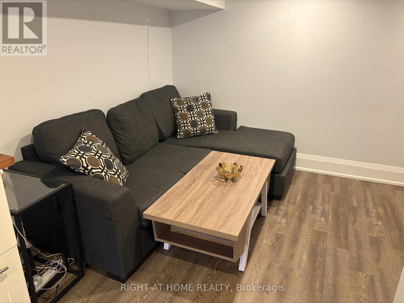 Lower - 39 Amherst Avenue, Toronto, Ontario  M6E 1Z2 - Photo 7 - C12495872