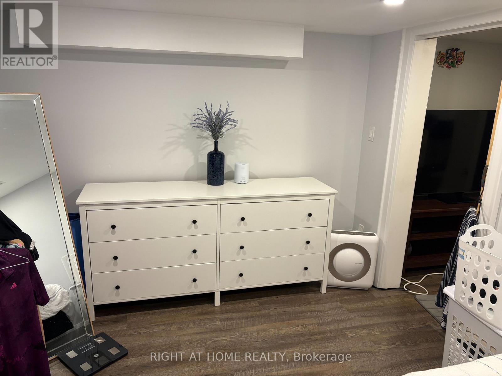 Lower - 39 Amherst Avenue, Toronto, Ontario  M6E 1Z2 - Photo 9 - C12495872