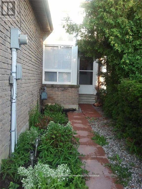 Lower - 3 Robert Hicks Drive, Toronto, Ontario  M2R 3R1 - Photo 12 - C12496002