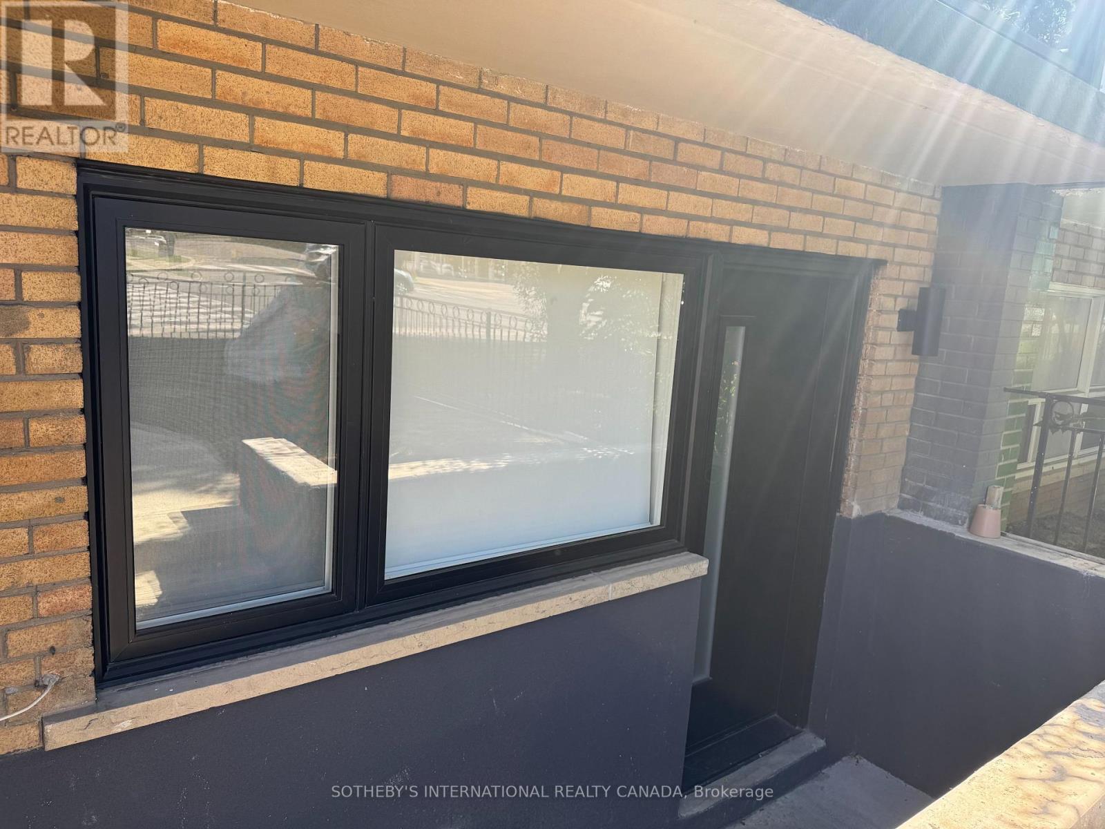 1 - 3879 Bathurst Street, Toronto, Ontario  M3H 3N4 - Photo 3 - C12496040