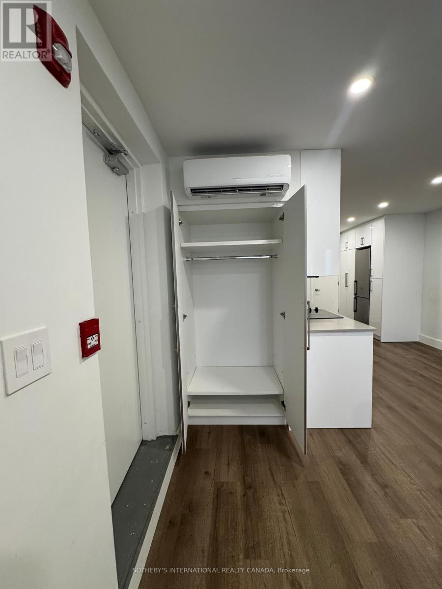 1 - 3879 Bathurst Street, Toronto, Ontario  M3H 3N4 - Photo 5 - C12496040