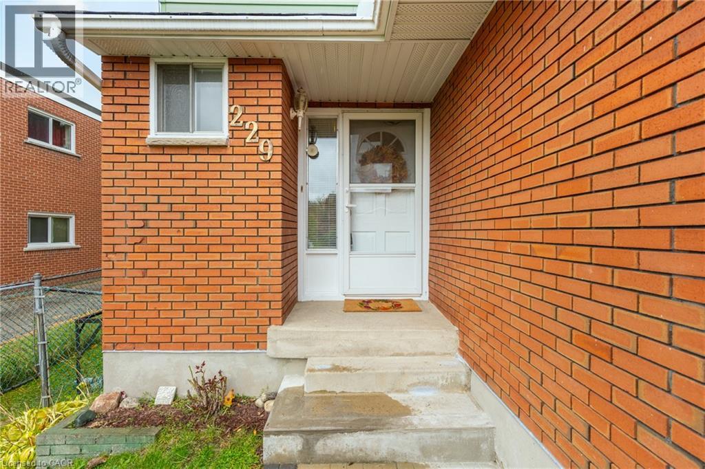 229 Veronica Drive, Kitchener, Ontario  N2A 2R8 - Photo 3 - 40782041