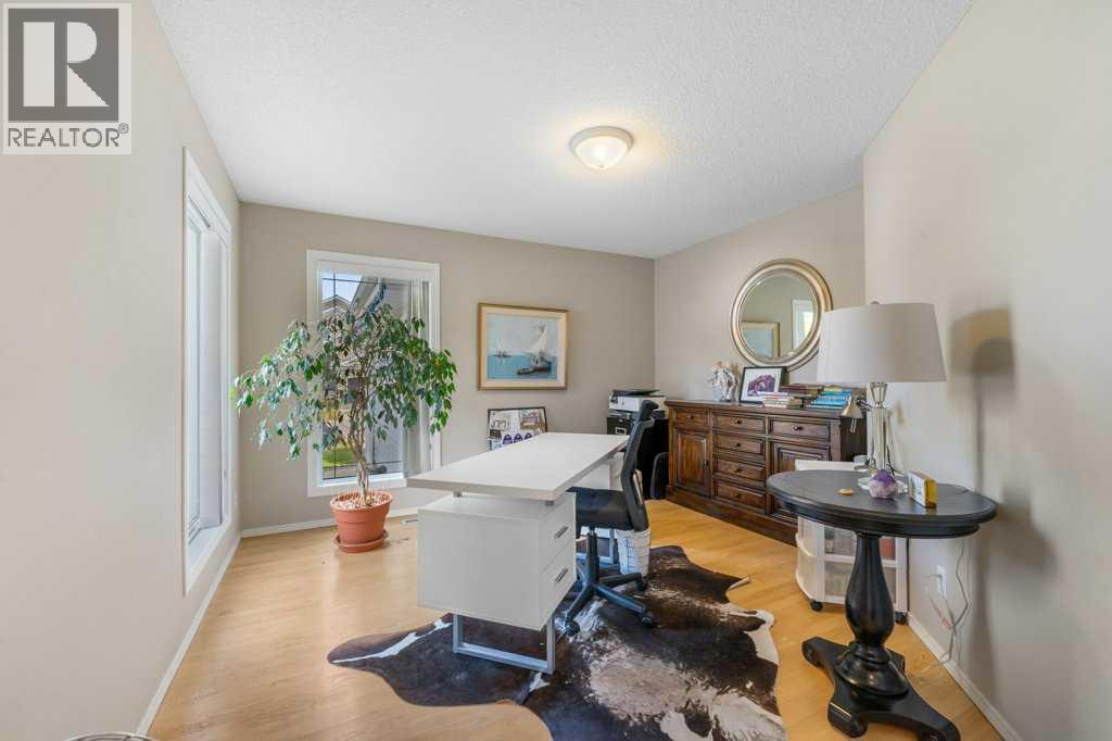 23 Valley Ponds Way Nw, Calgary, Alberta  T3B 5T5 - Photo 4 - A2265386