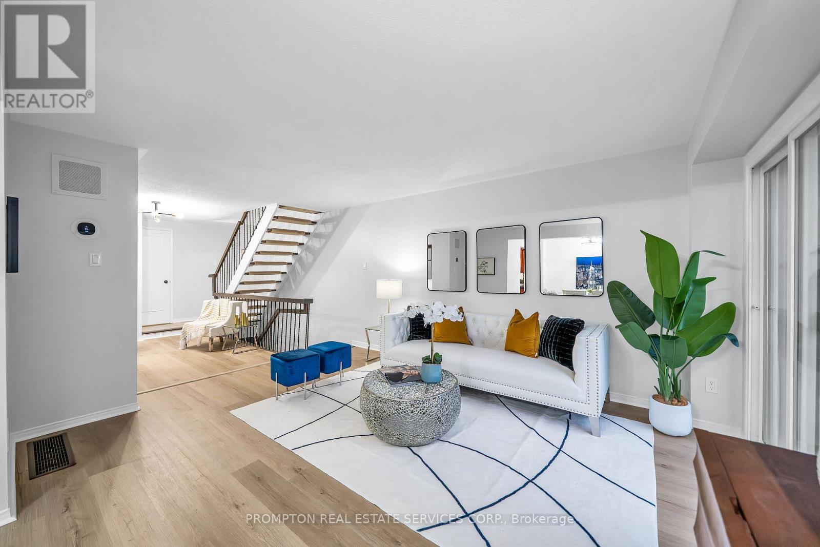 39 Frost Drive, Whitby, Ontario  L1P 1C8 - Photo 2 - E12496006