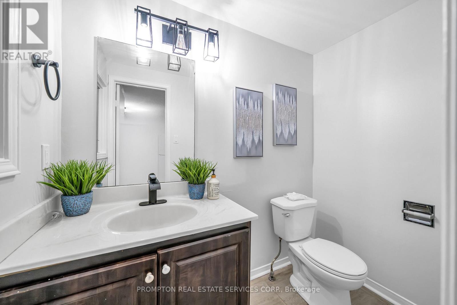 39 Frost Drive, Whitby, Ontario  L1P 1C8 - Photo 8 - E12496052