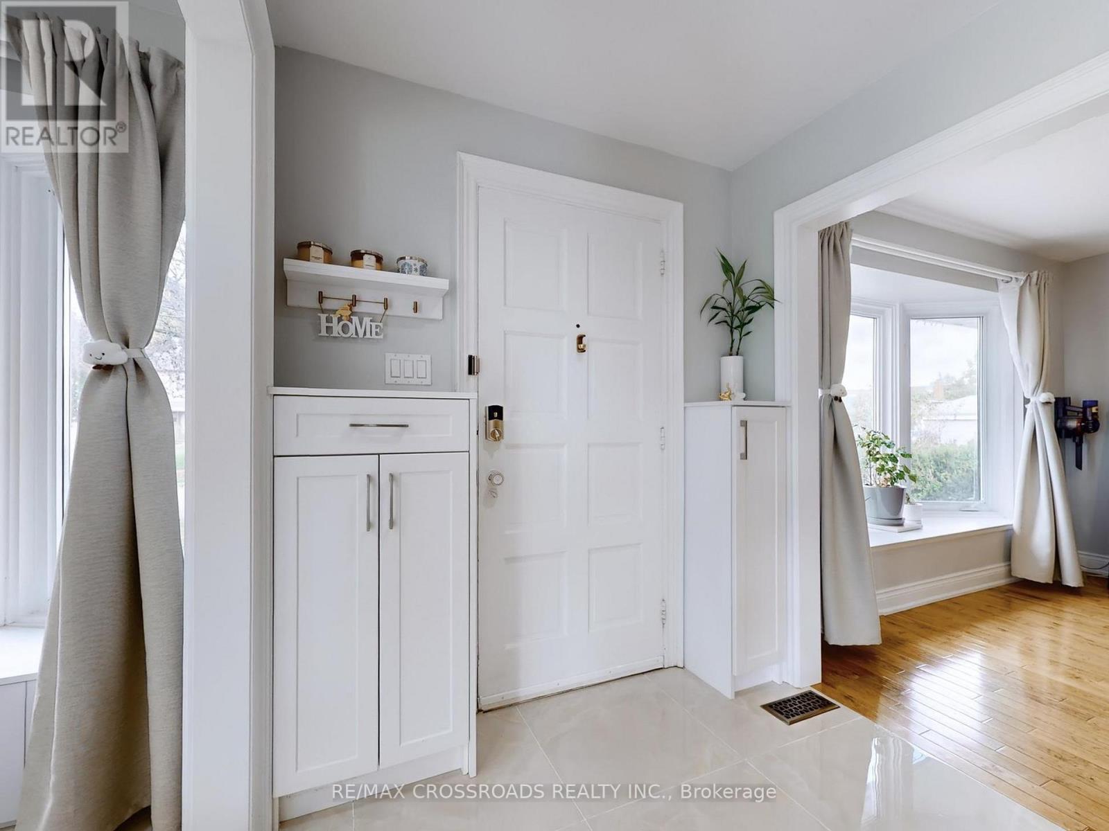 49 King Louis Crescent, Toronto, Ontario  M1T 2X1 - Photo 3 - E12496084