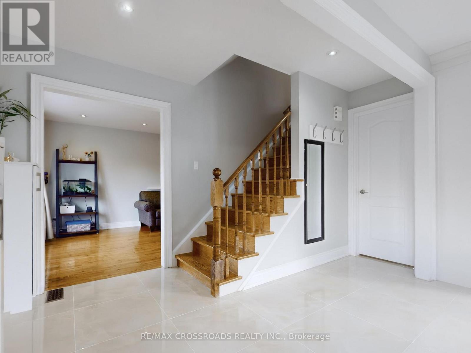 49 King Louis Crescent, Toronto, Ontario  M1T 2X1 - Photo 4 - E12496084