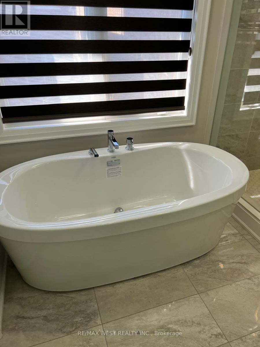 132 Russell Creek Drive, Brampton, Ontario  L6R 4B4 - Photo 9 - W12491894