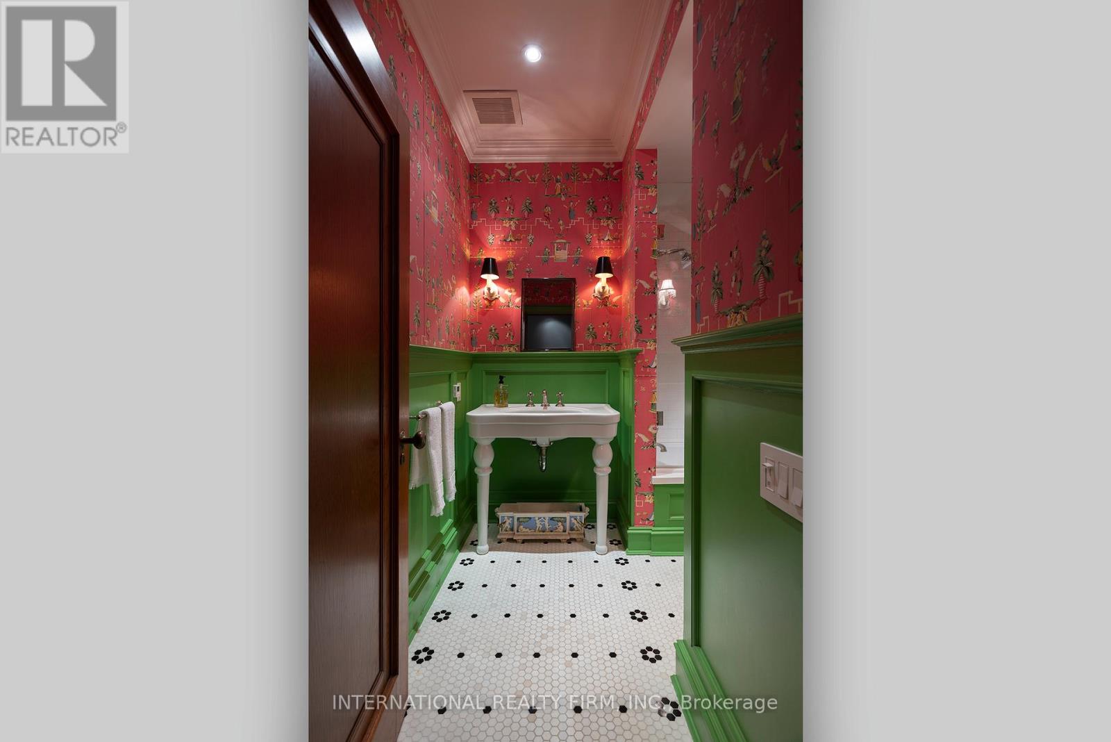 270 Indian Road, Toronto, Ontario  M6R 2X2 - Photo 28 - W12489418