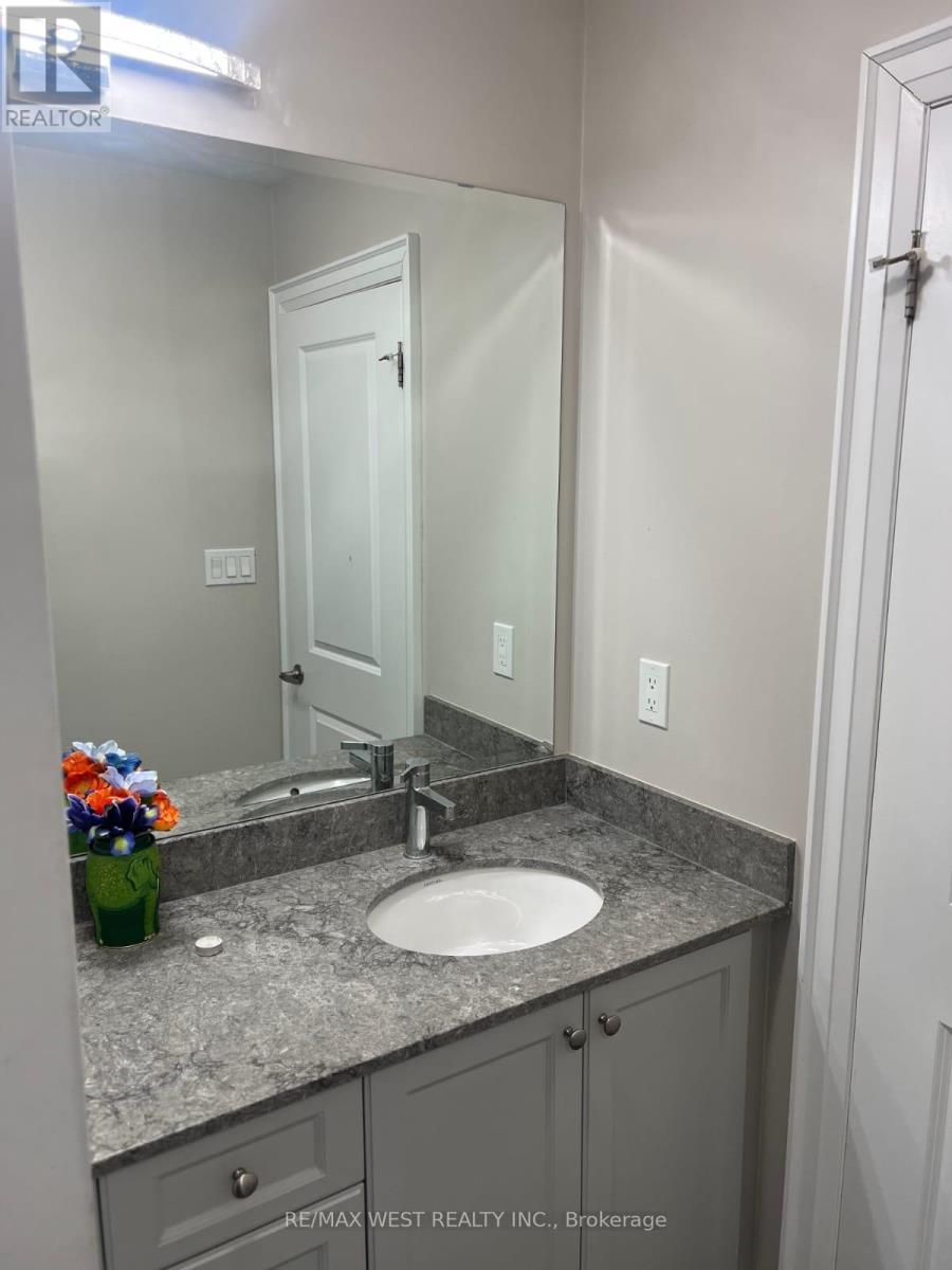 132 Russell Creek Drive, Brampton, Ontario  L6R 4B4 - Photo 15 - W12491894