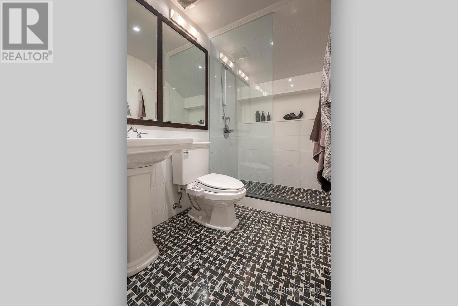 270 Indian Road, Toronto, Ontario  M6R 2X2 - Photo 32 - W12489418