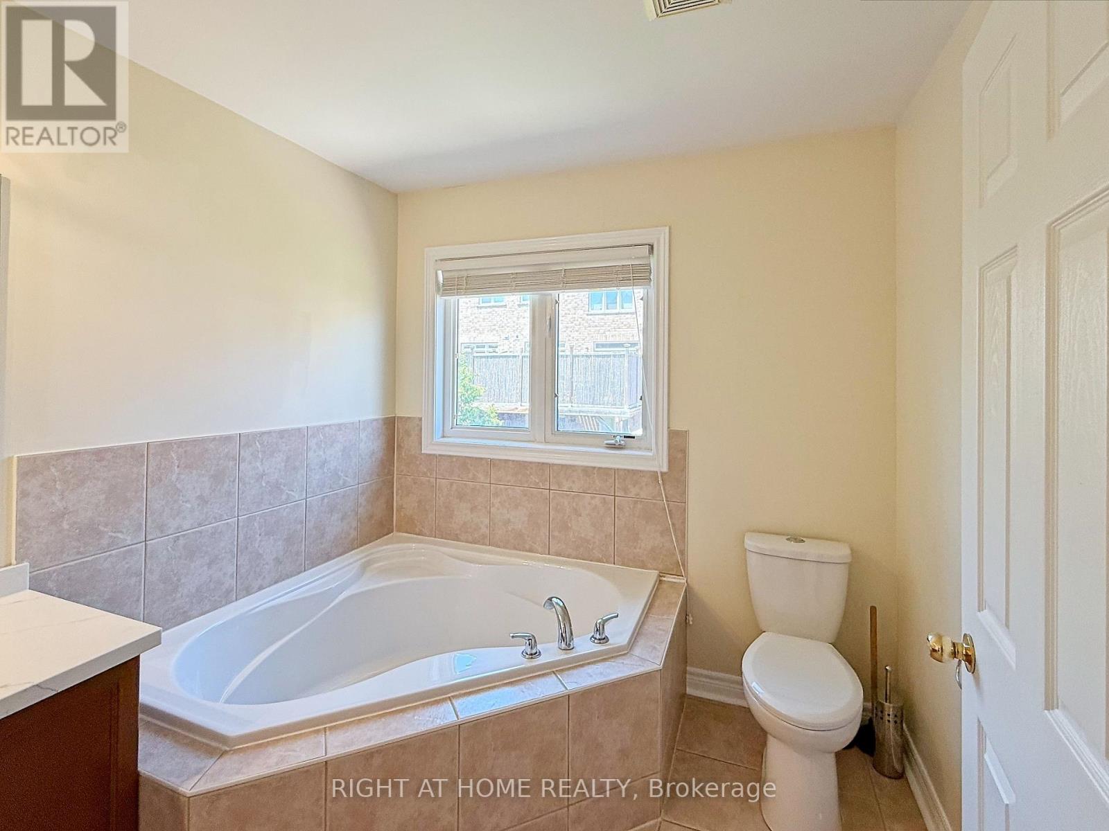 Upper - 54 George Kirby Street, Vaughan, Ontario  L6A 0K5 - Photo 17 - N12495998