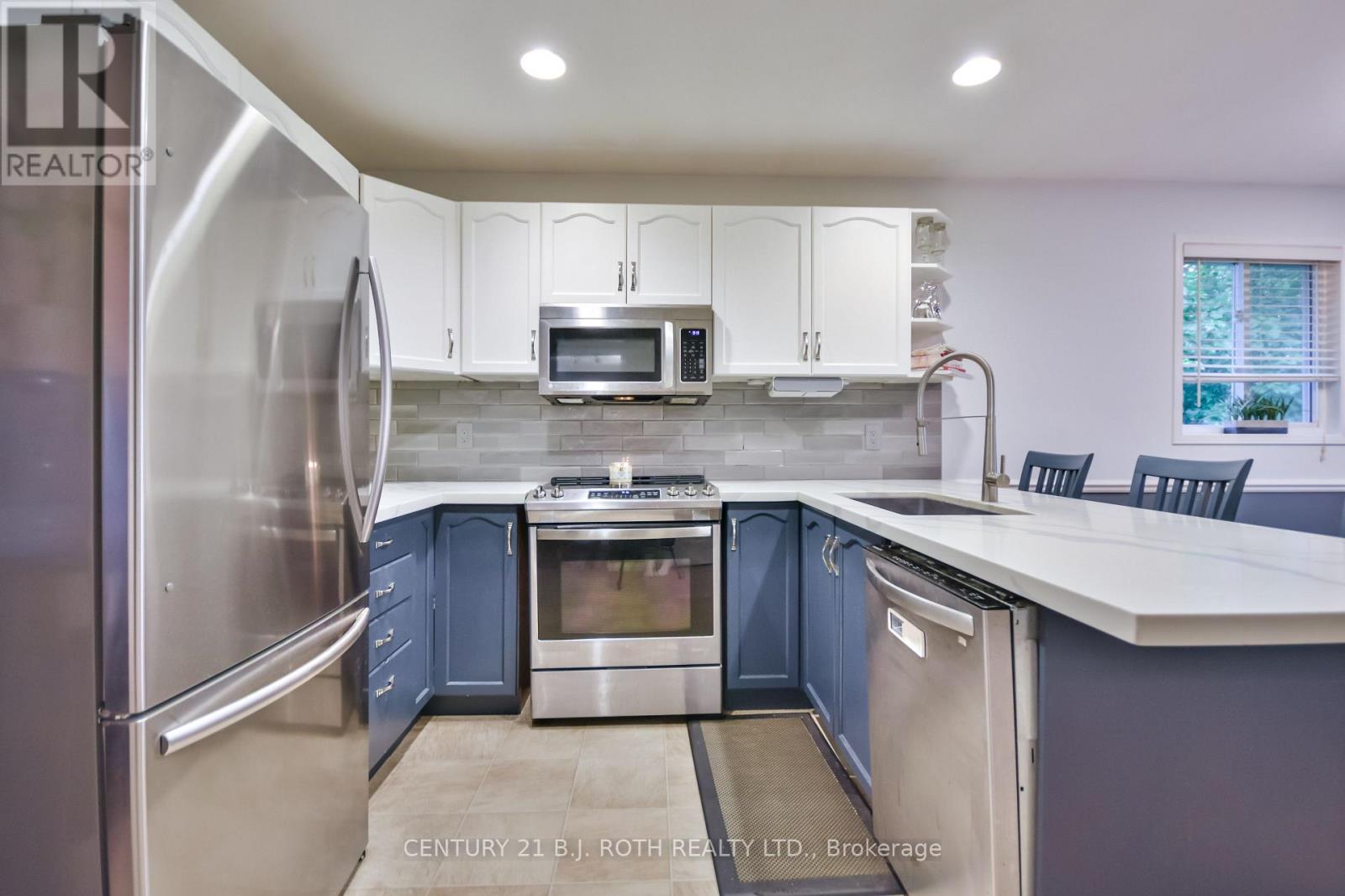 56 Monique Crescent, Barrie, Ontario  L4M 6Y4 - Photo 10 - S12495866