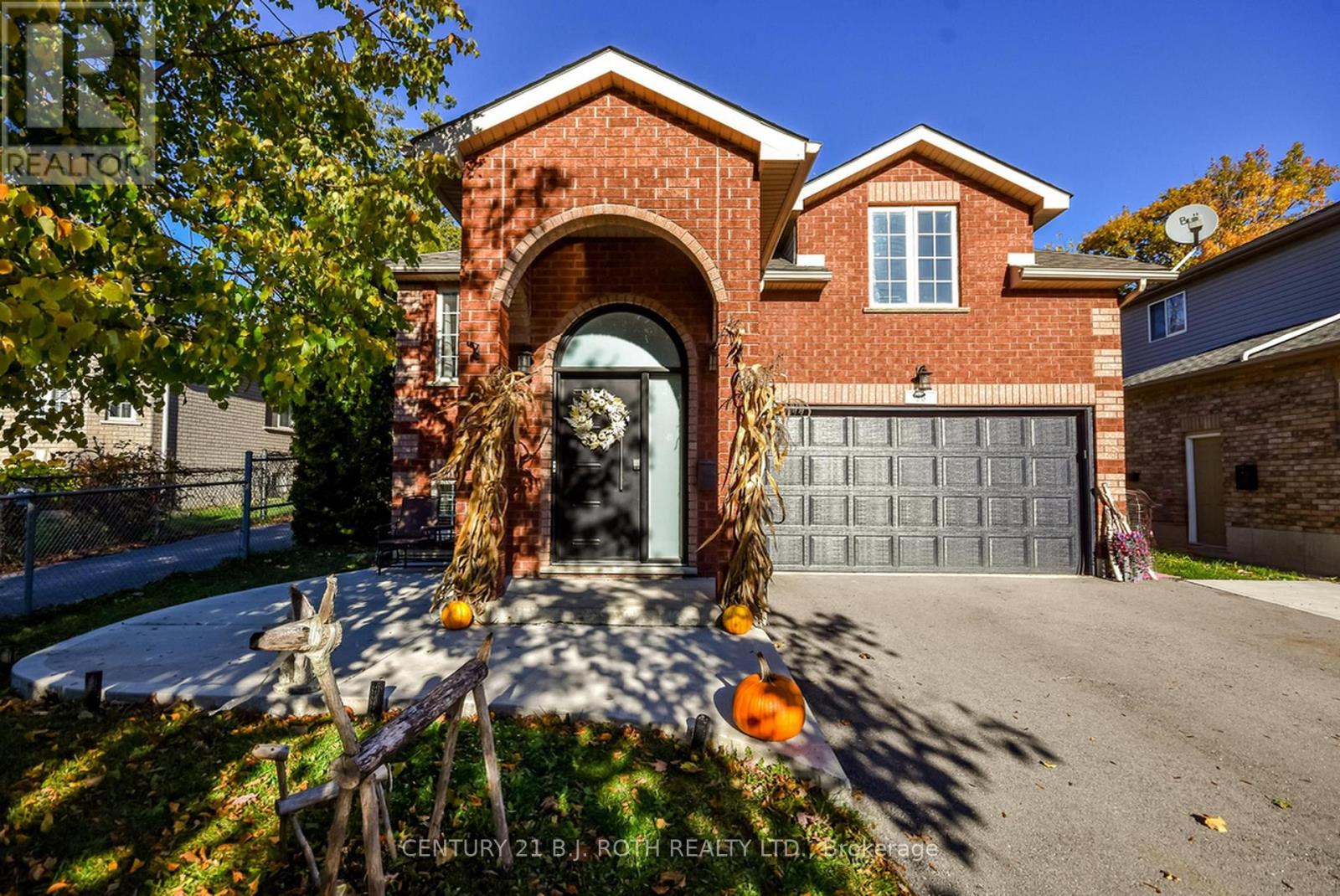 56 Monique Crescent, Barrie, Ontario  L4M 6Y4 - Photo 2 - S12495866