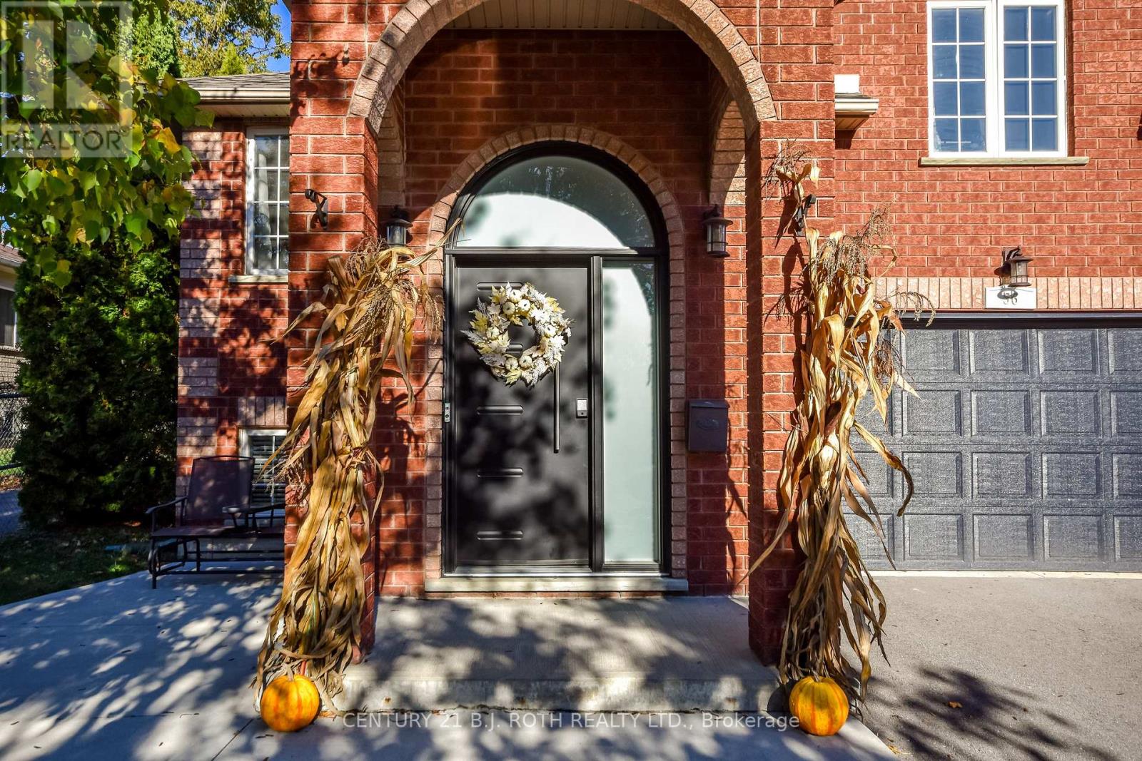 56 Monique Crescent, Barrie, Ontario  L4M 6Y4 - Photo 3 - S12495866