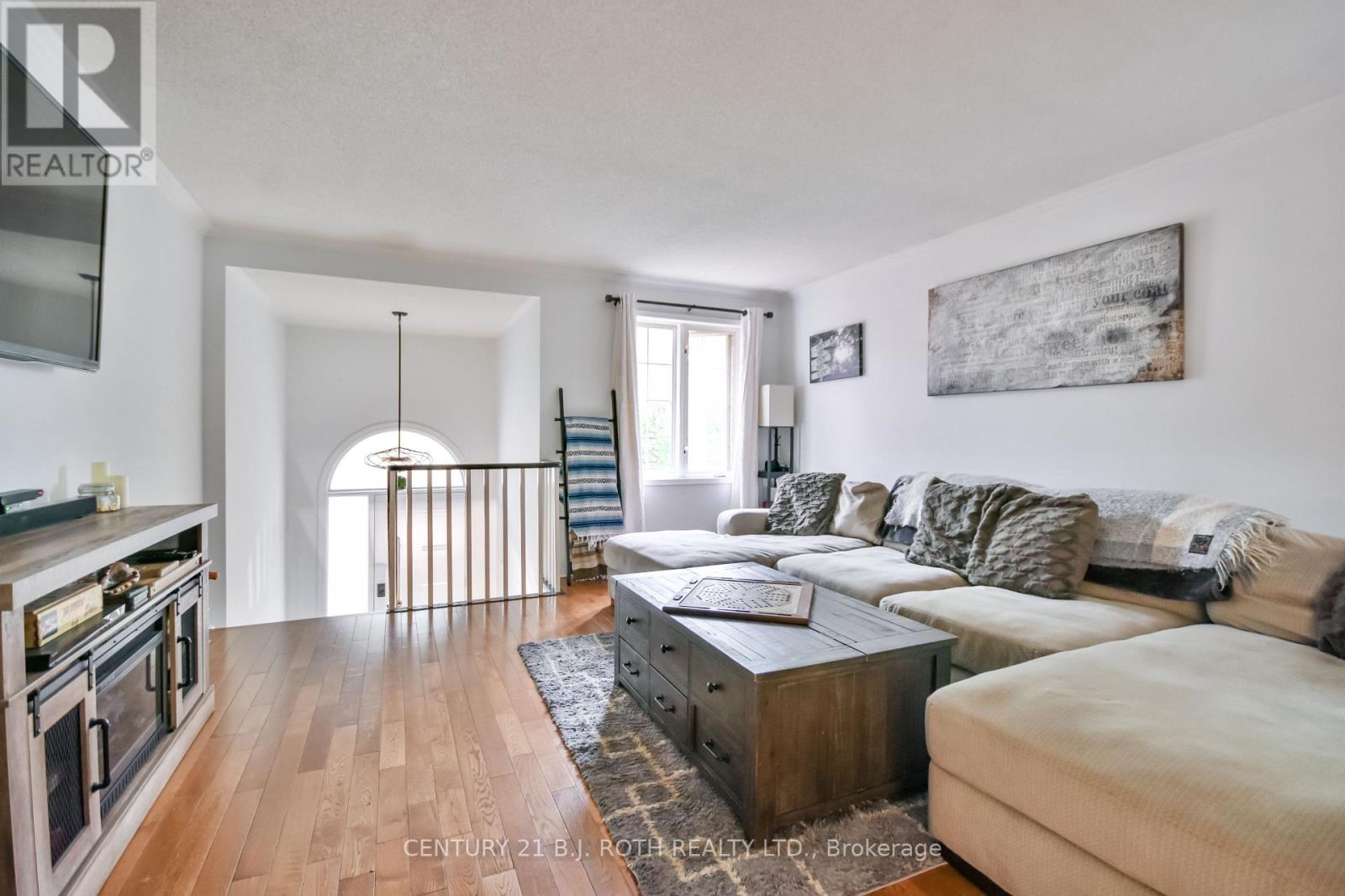 56 Monique Crescent, Barrie, Ontario  L4M 6Y4 - Photo 6 - S12495866