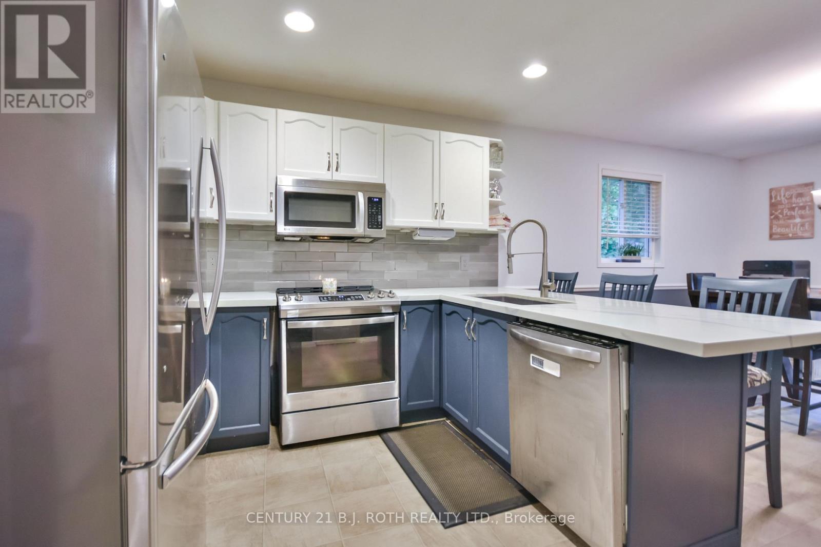 56 Monique Crescent, Barrie, Ontario  L4M 6Y4 - Photo 9 - S12495866