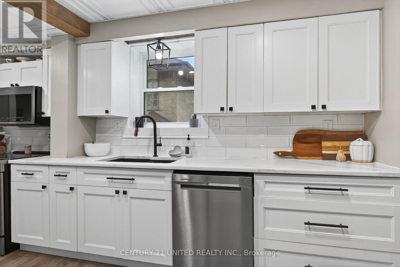 71 Bond Street W, Kawartha Lakes, Ontario K9V 3R5 - Photo 18 - X12496198