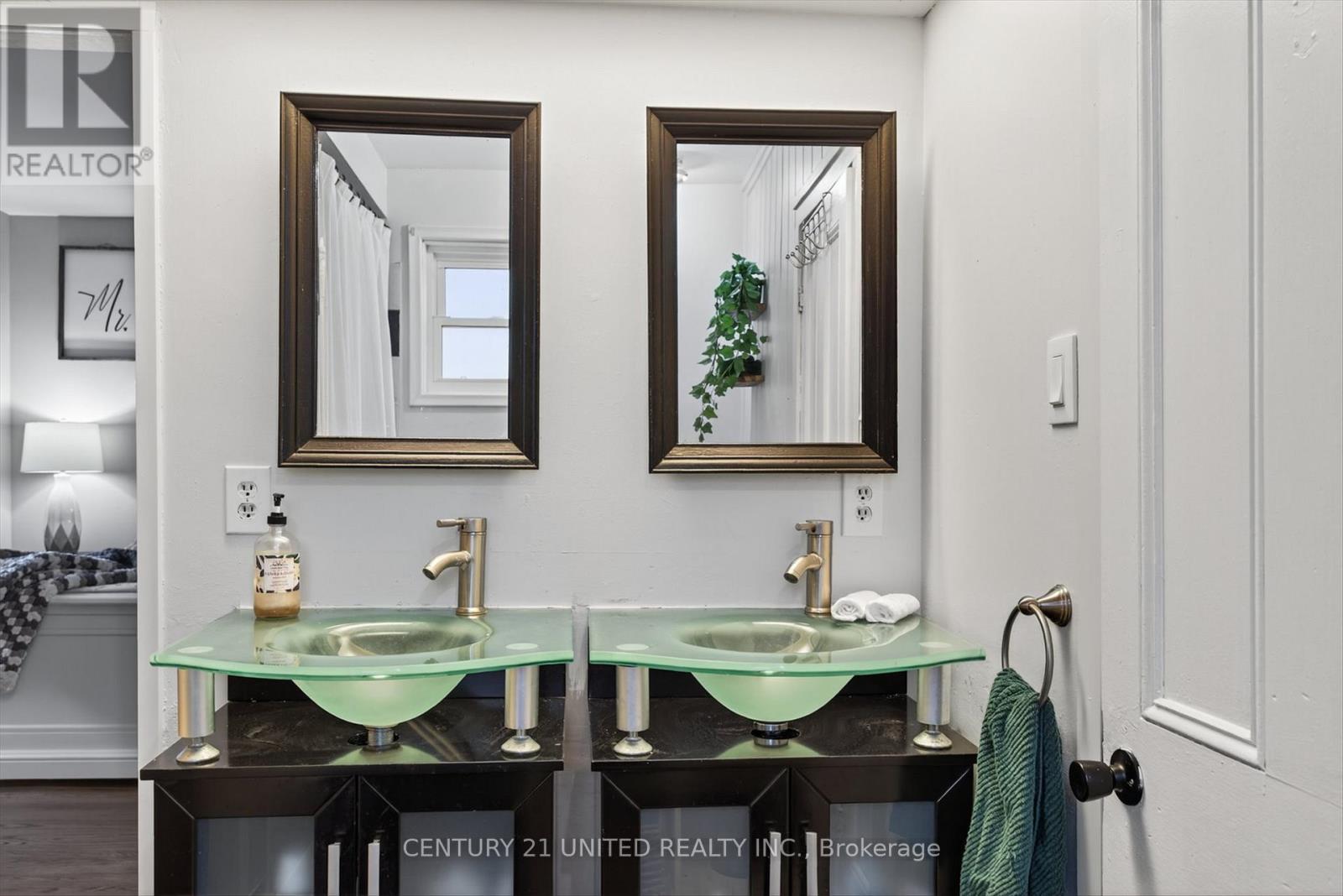 71 Bond Street W, Kawartha Lakes, Ontario K9V 3R5 - Photo 28 - X12496198