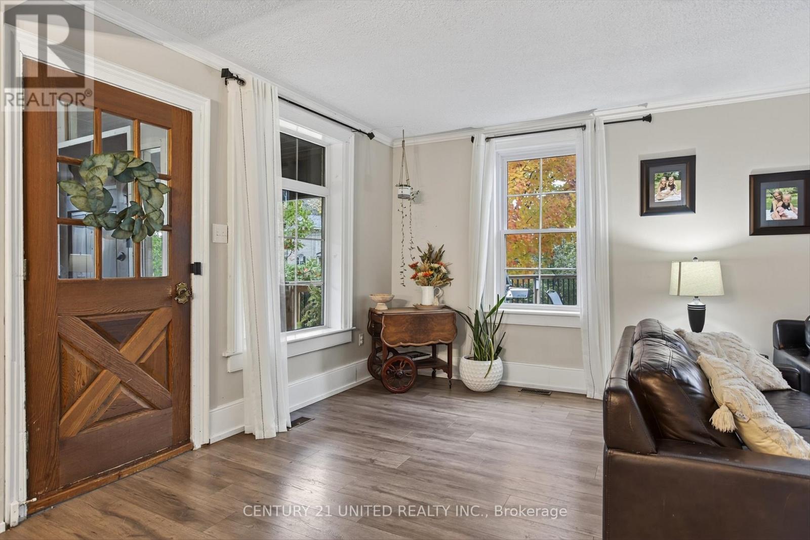 71 Bond Street W, Kawartha Lakes, Ontario K9V 3R5 - Photo 8 - X12496198