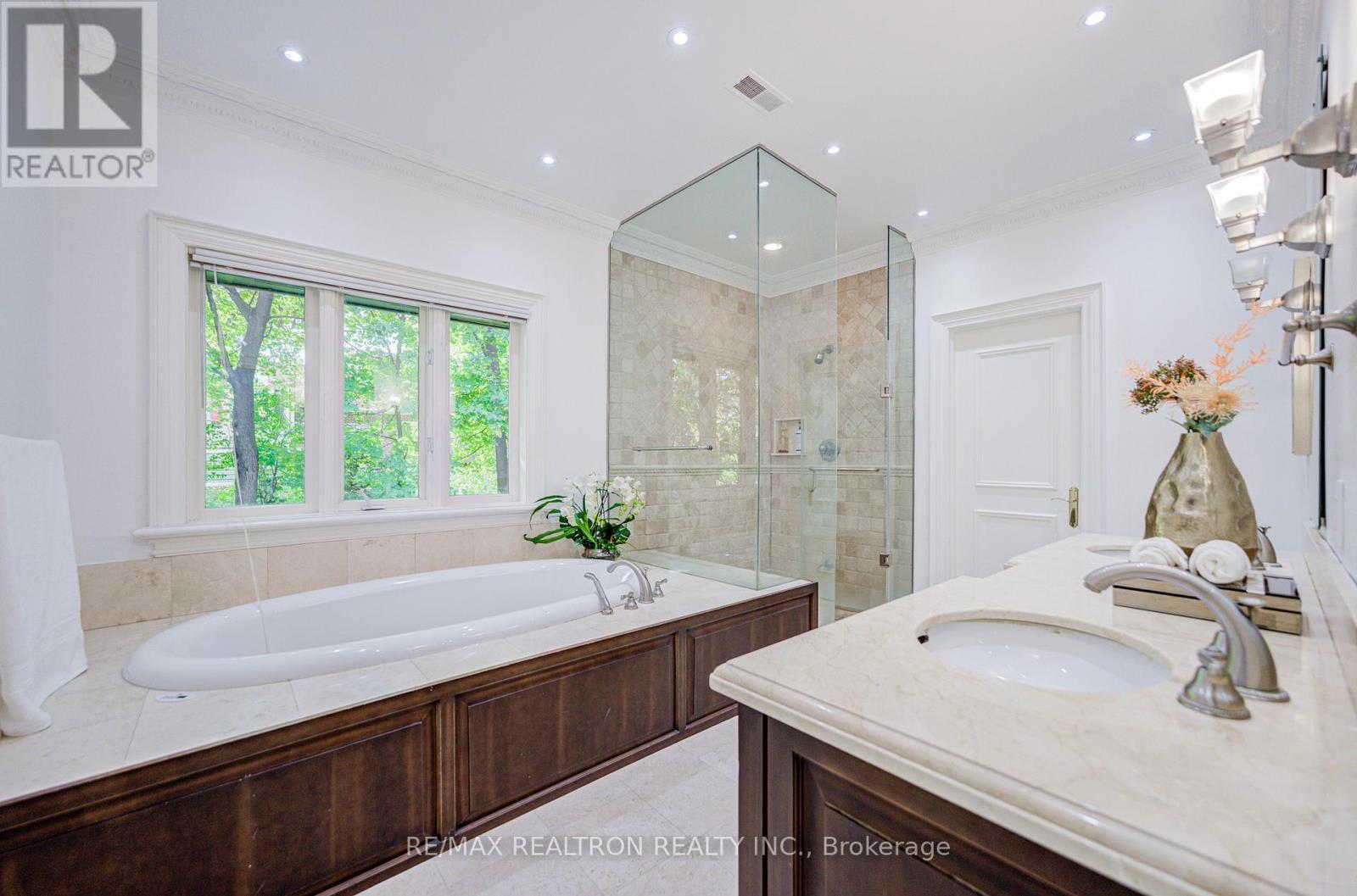 7 Legacy Court, Toronto, Ontario  M2L 2Y7 - Photo 19 - C12486955