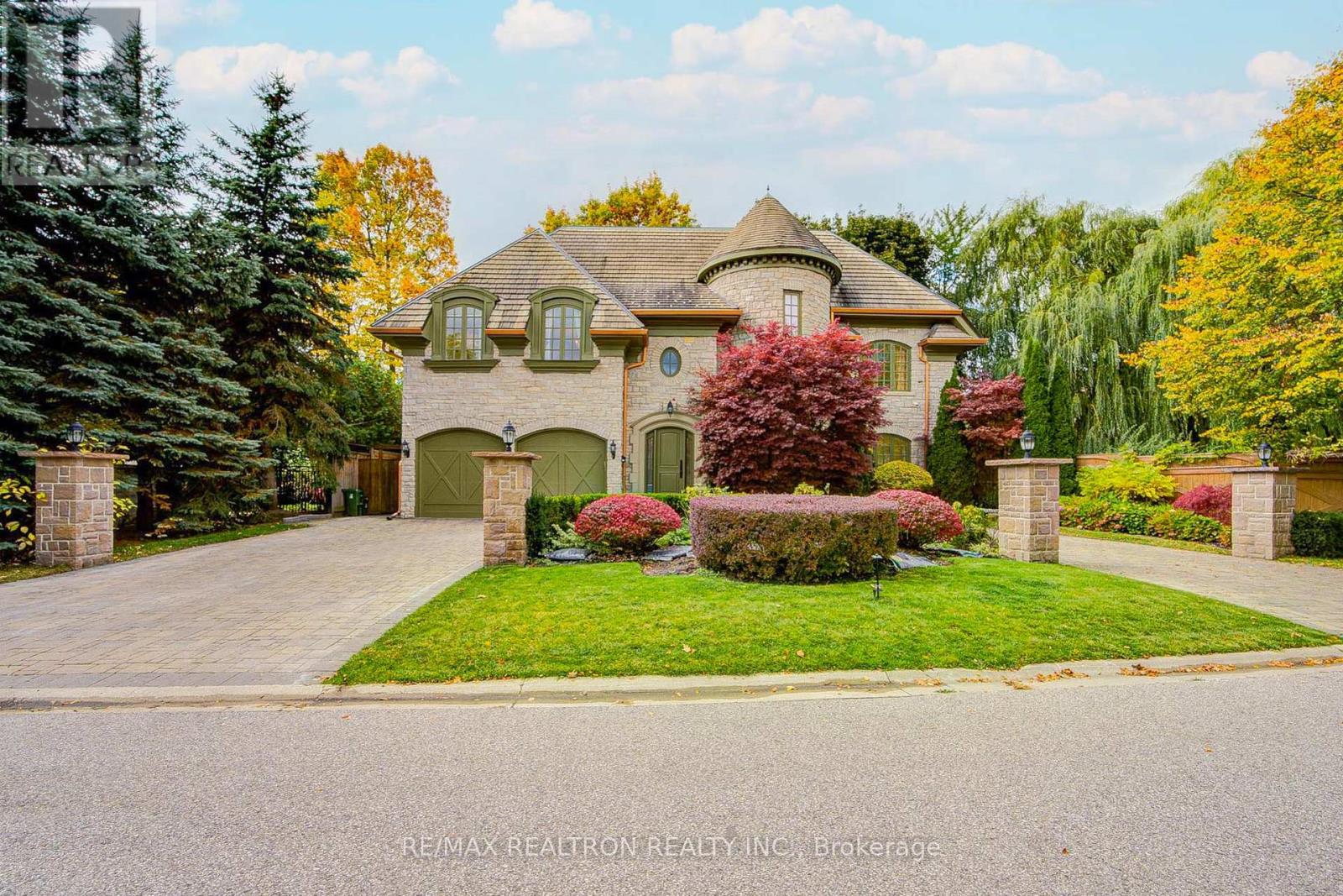 7 Legacy Court, Toronto, Ontario  M2L 2Y7 - Photo 2 - C12486955