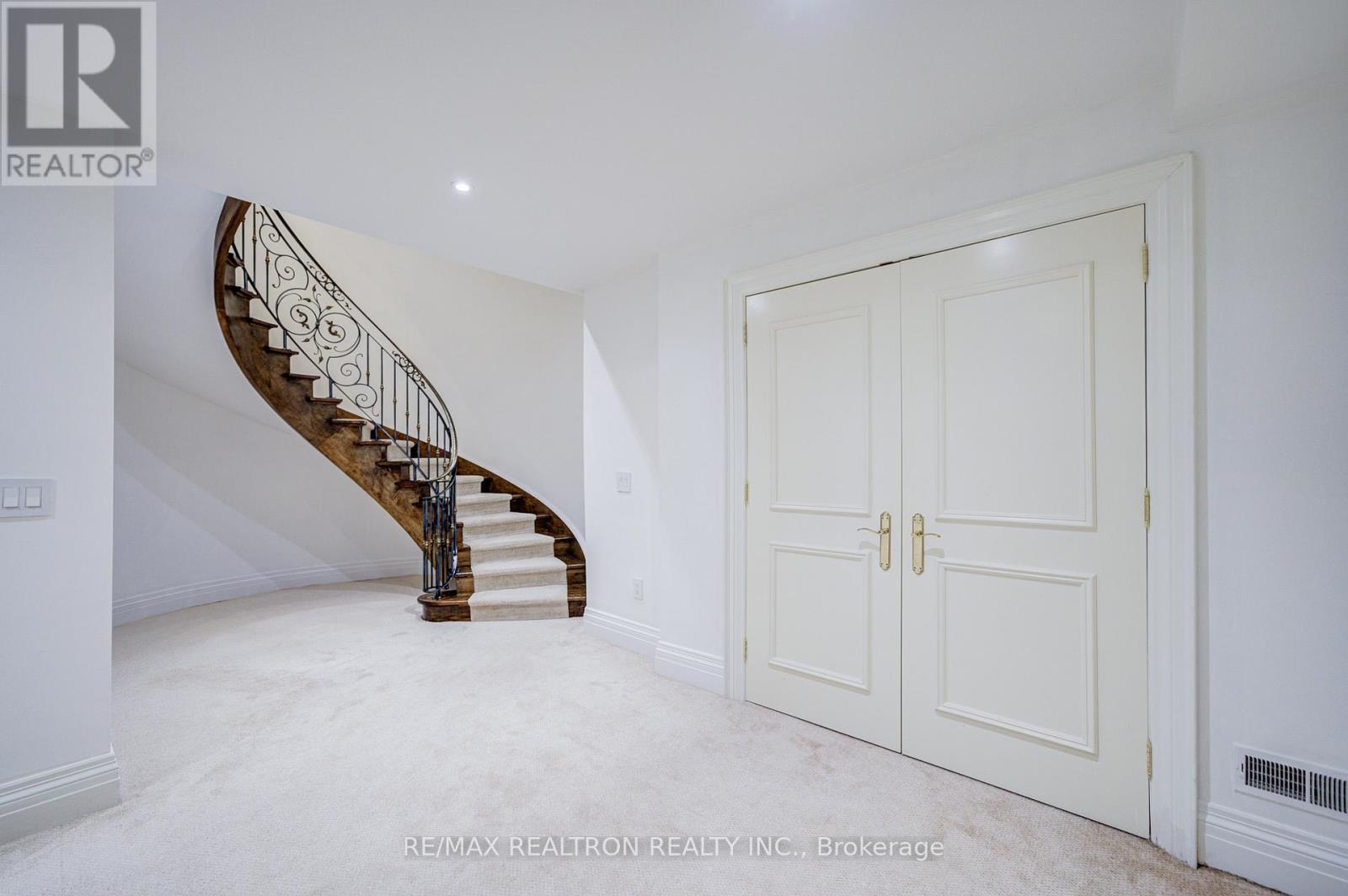 7 Legacy Court, Toronto, Ontario  M2L 2Y7 - Photo 30 - C12486955