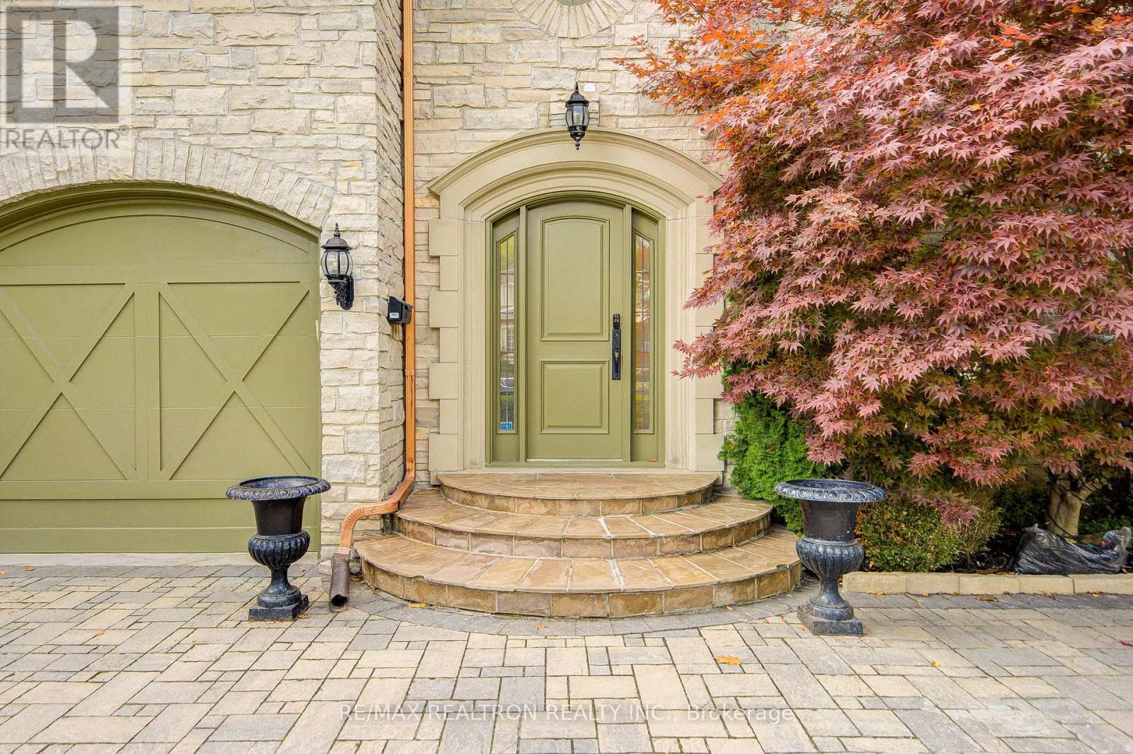 7 Legacy Court, Toronto, Ontario  M2L 2Y7 - Photo 3 - C12486955