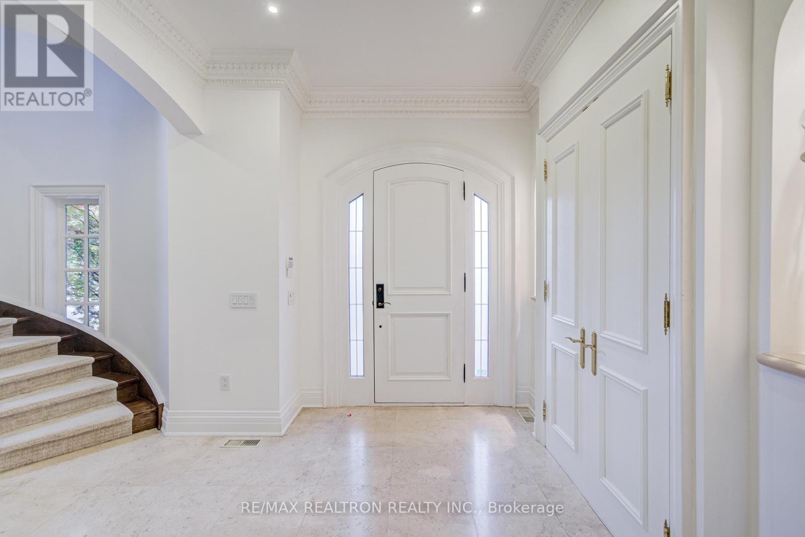 7 Legacy Court, Toronto, Ontario  M2L 2Y7 - Photo 5 - C12486955