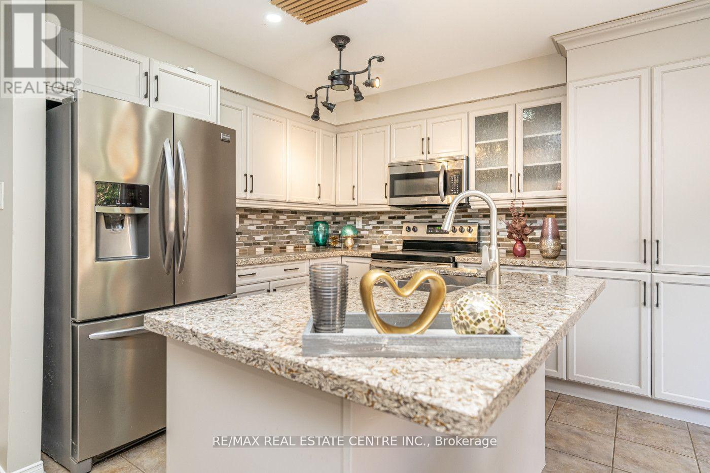 107 Crown Victoria Drive, Brampton, Ontario  L7A 3X9 - Photo 13 - W12495840