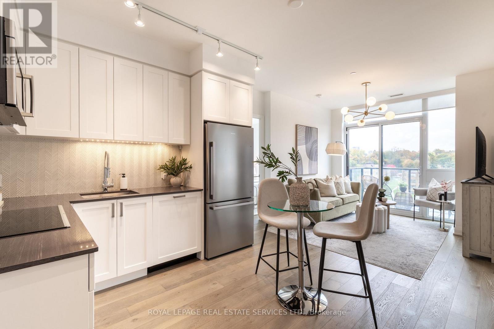 617 - 293 THE KINGSWAY, Toronto, Ontario