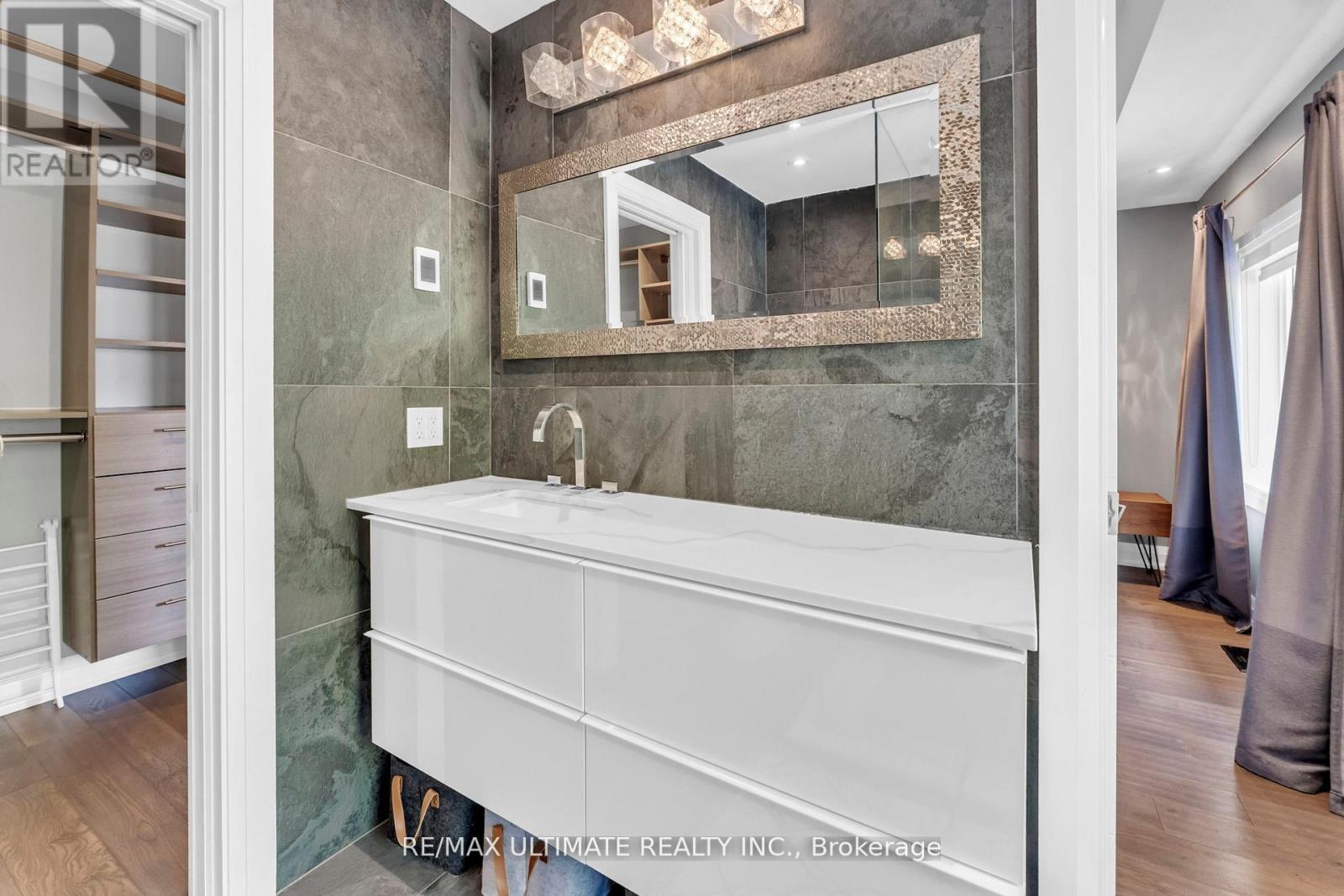 10 Oakdene Crescent, Toronto, Ontario  M4J 4H9 - Photo 22 - E12492918