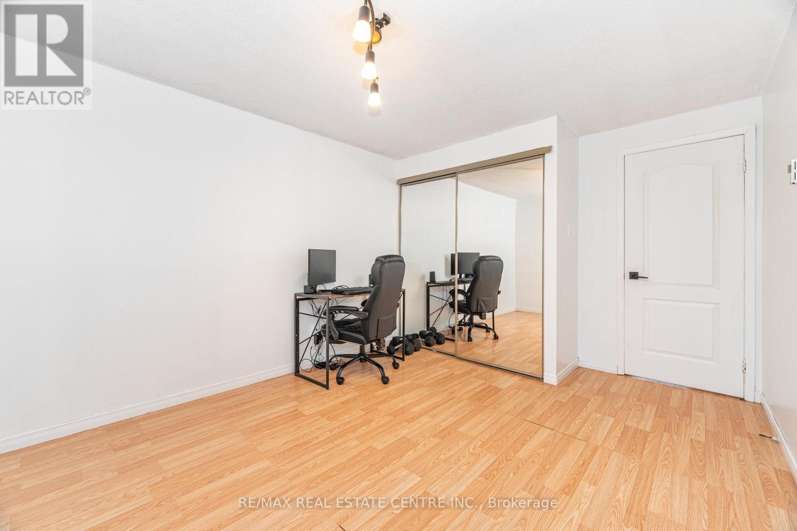 26 Haley Court, Brampton, Ontario  L6S 1N6 - Photo 19 - W12495928