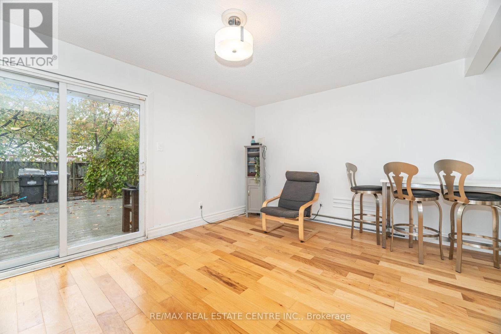 26 Haley Court, Brampton, Ontario  L6S 1N6 - Photo 5 - W12495928